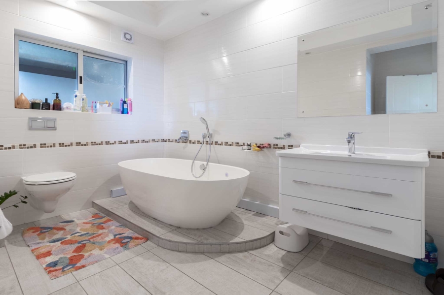 2 Bedroom Property for Sale in Mouille Point Western Cape